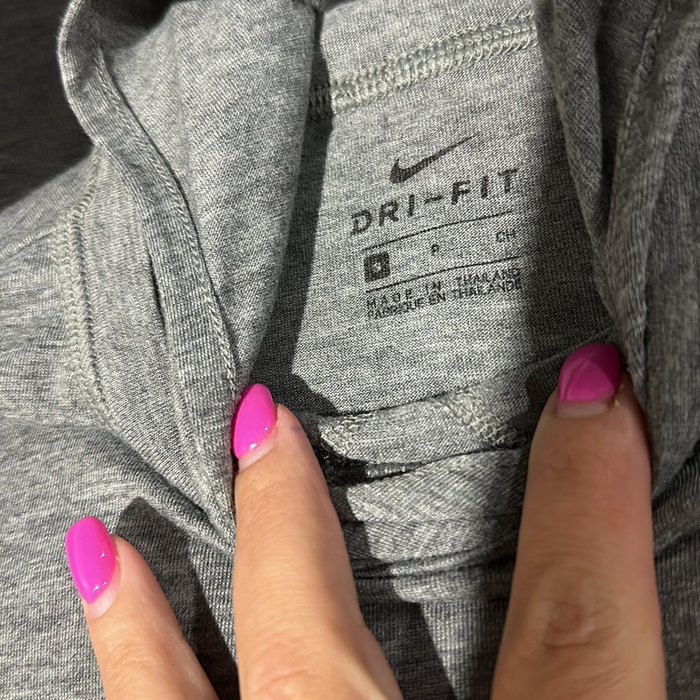🩷🩶DRI-FIT NIKE HOODIE 🩷🩶 - Picture 3 of 3